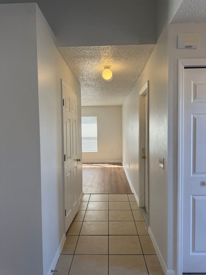 1902 Huron Way - Photo 5 of 31