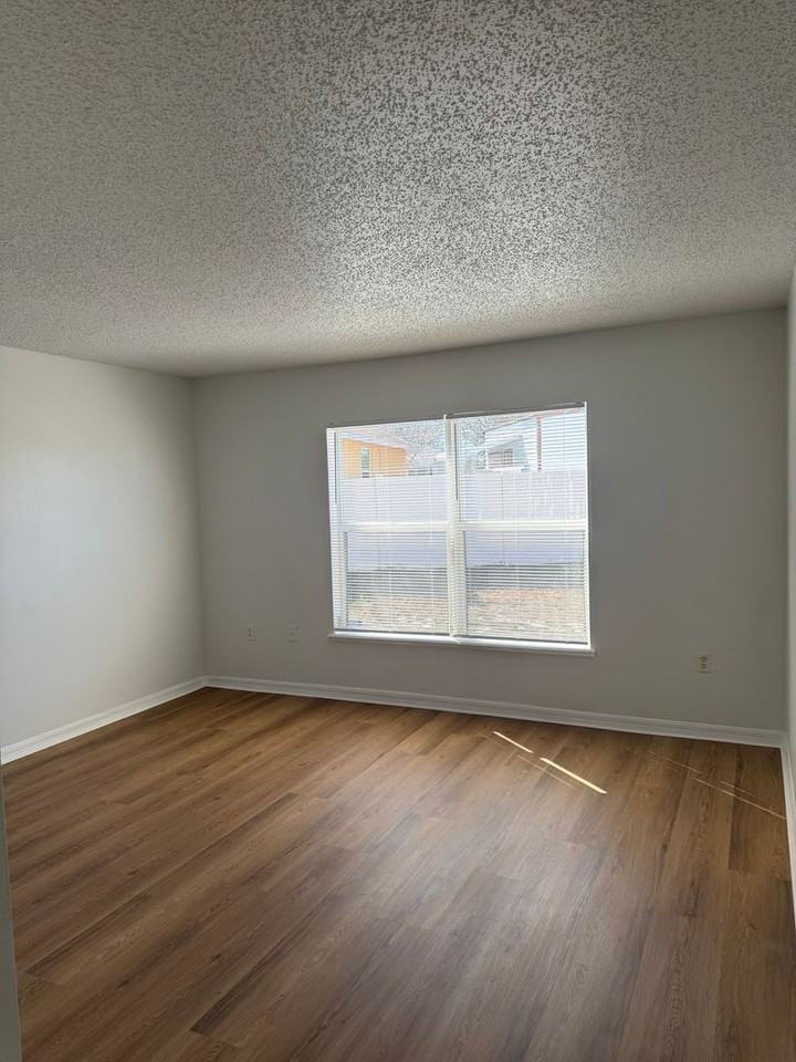 1902 Huron Way - Photo 6 of 31