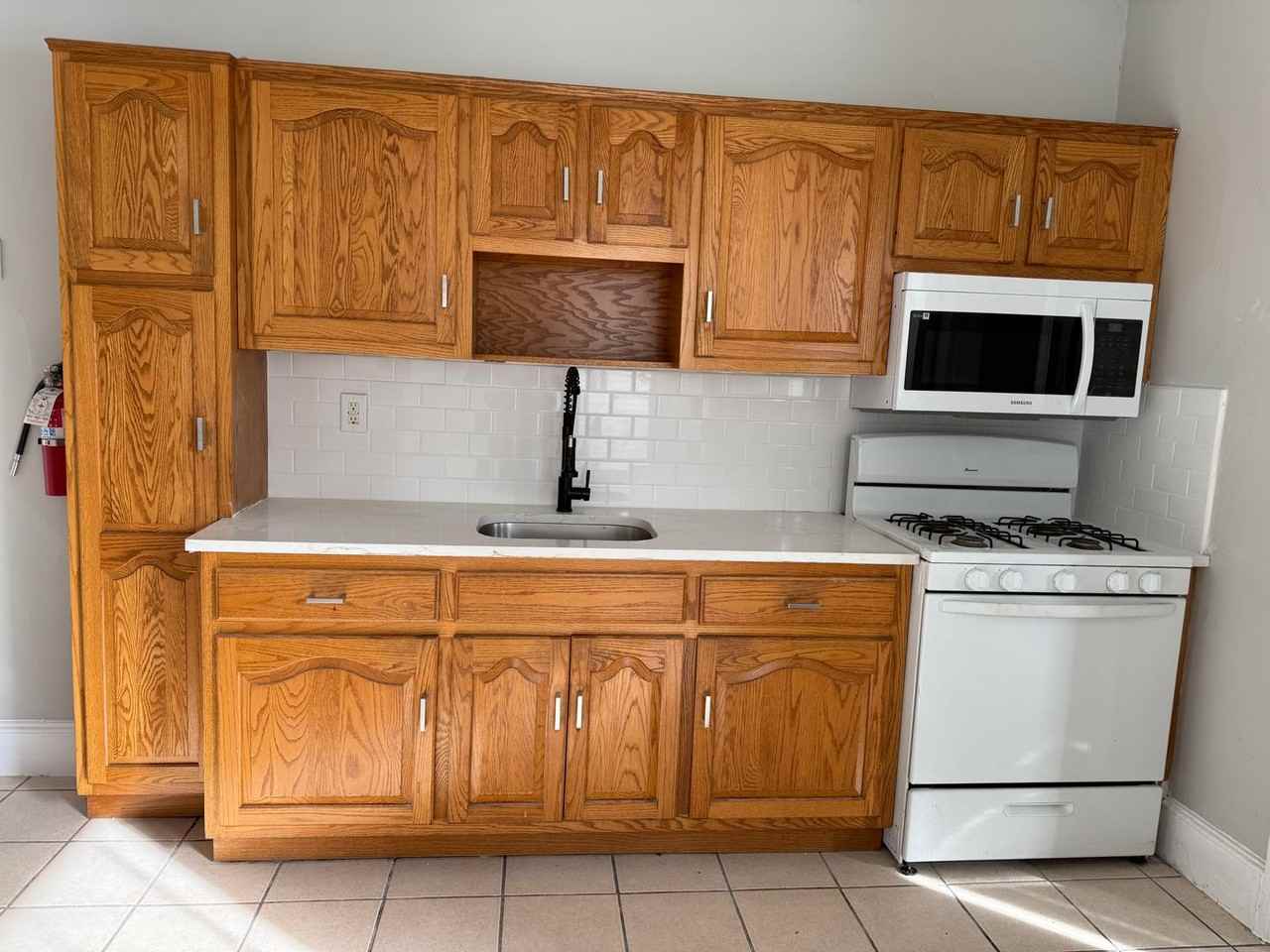 96 Wallace St - Photo 4 of 10