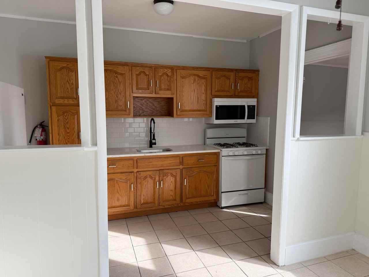 96 Wallace St - Photo 5 of 10