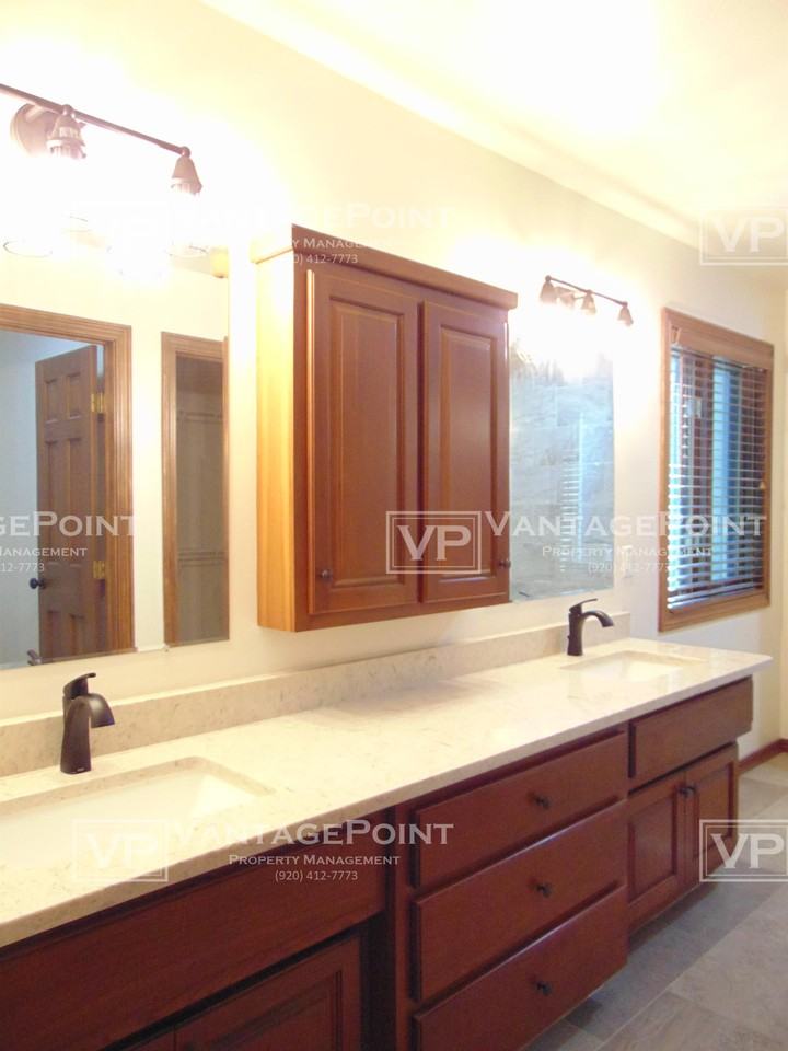 1482 Parkway Dr - Photo 4 of 19