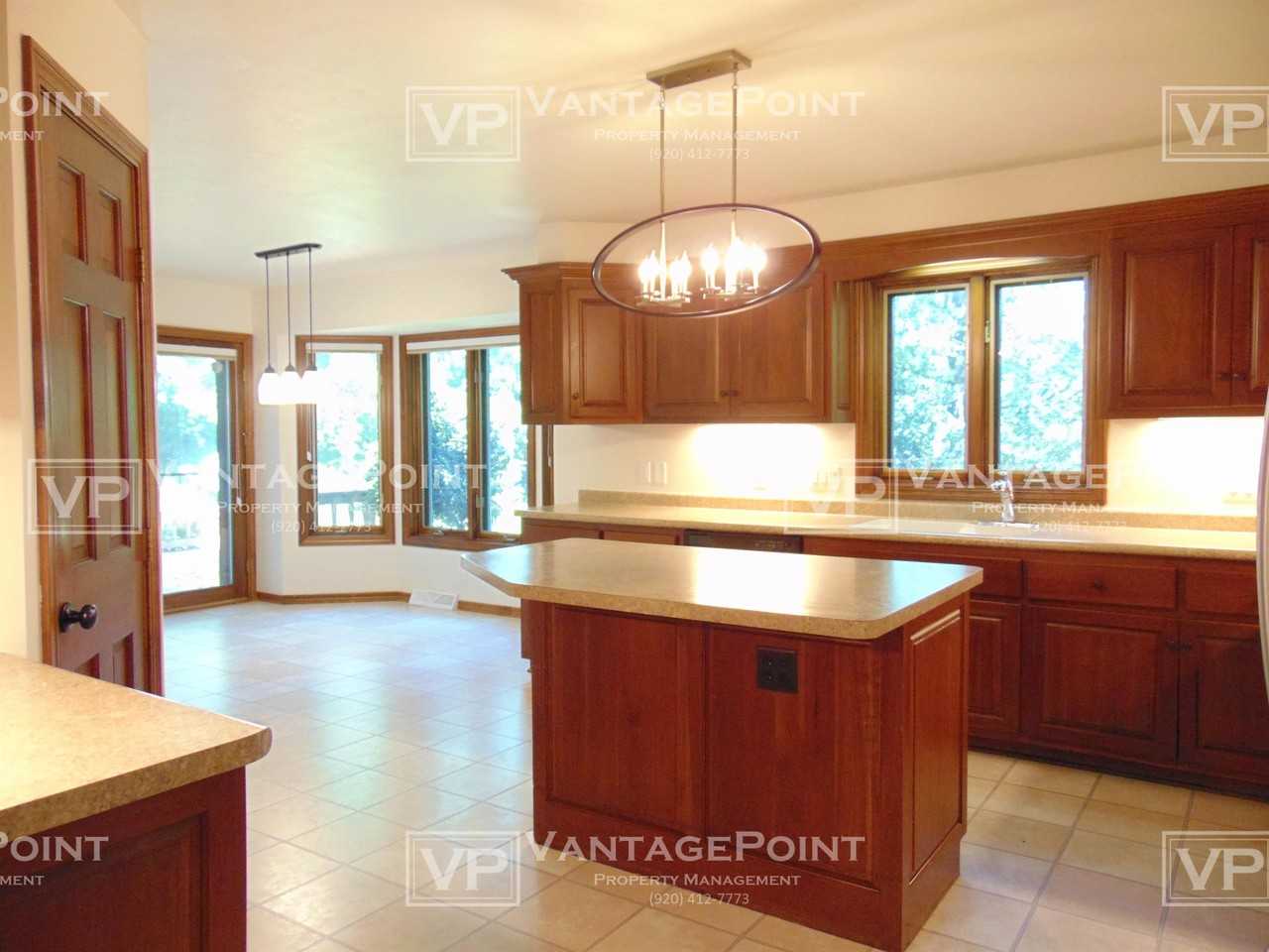 1482 Parkway Dr - Photo 3 of 19