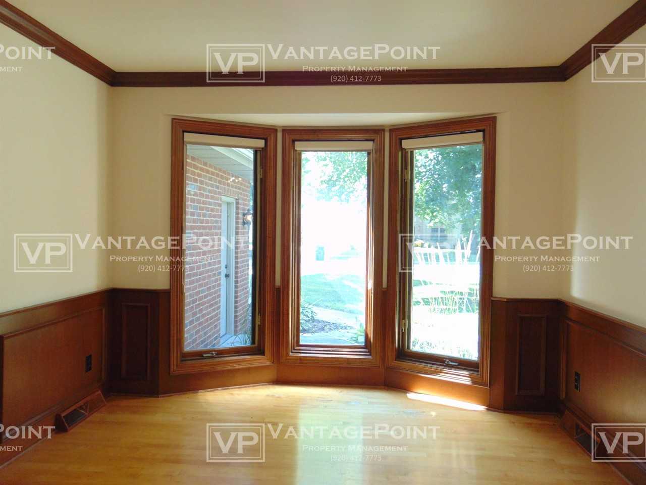 1482 Parkway Dr - Photo 5 of 19