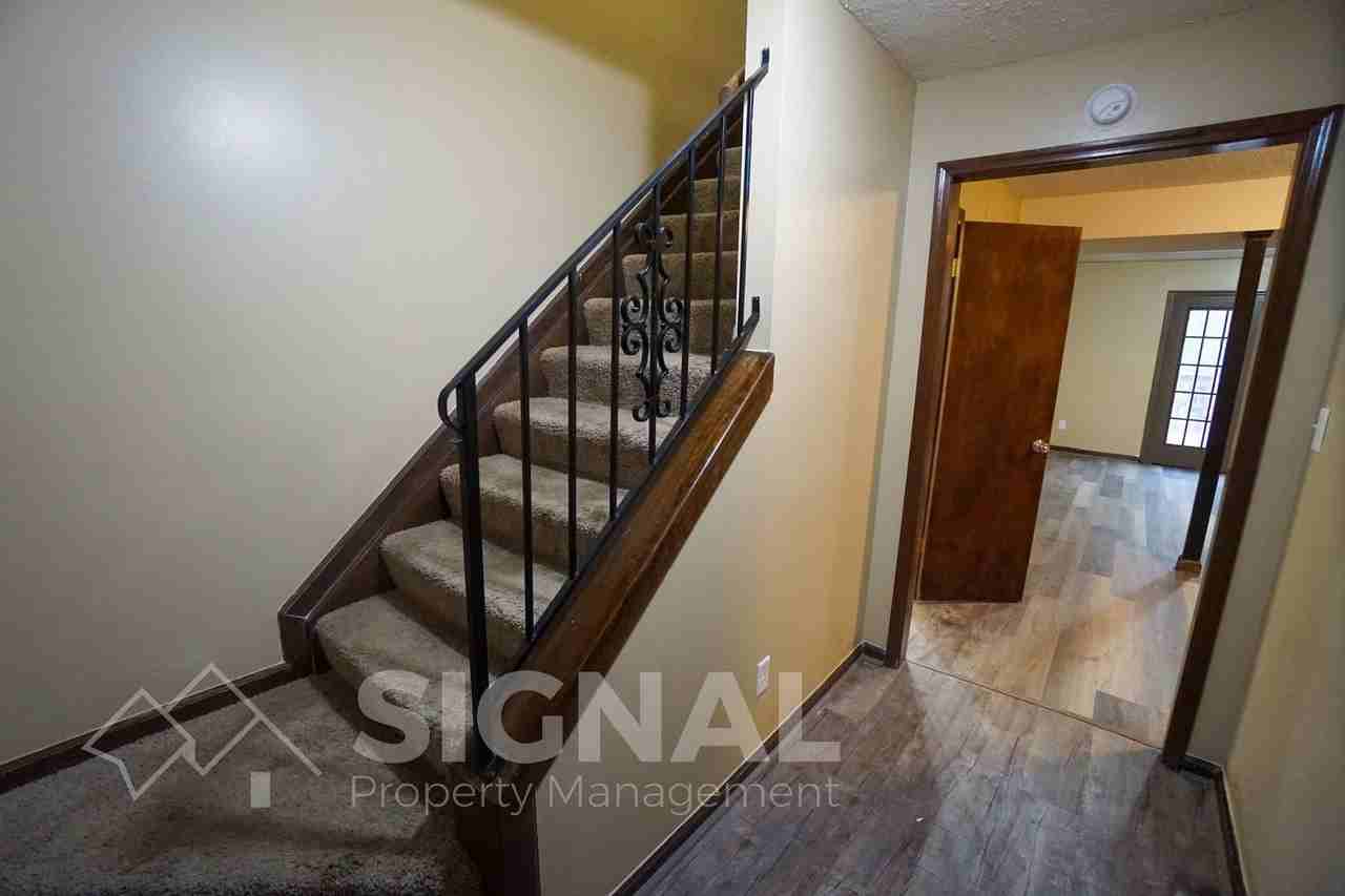 725 Eastern Manor Ln - Photo 2 of 20