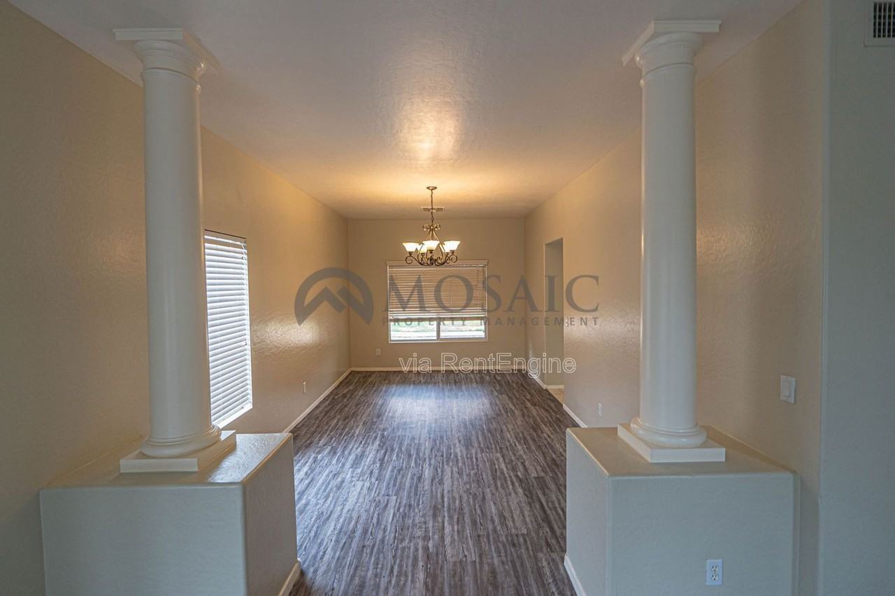 883 E Powell Way - Photo 6 of 36