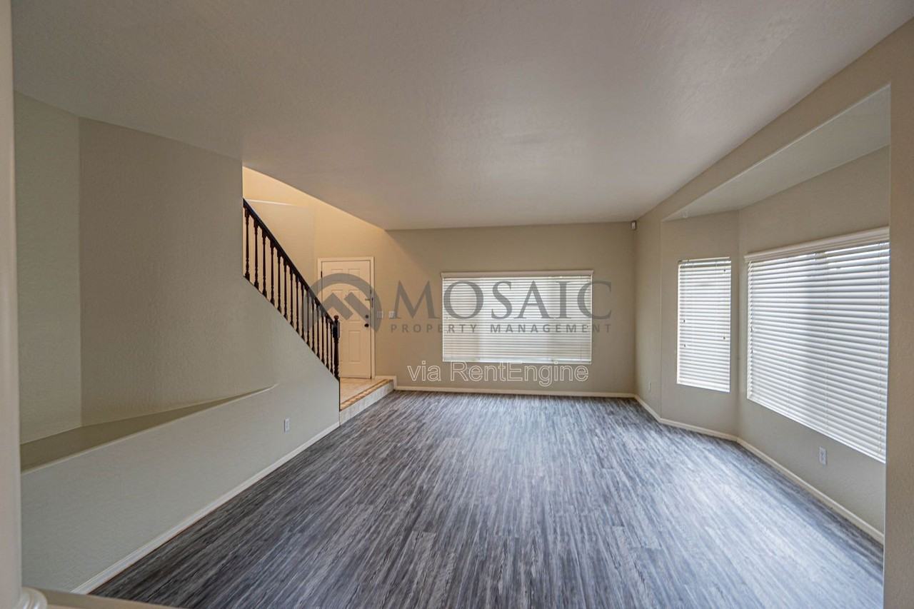 883 E Powell Way - Photo 7 of 36