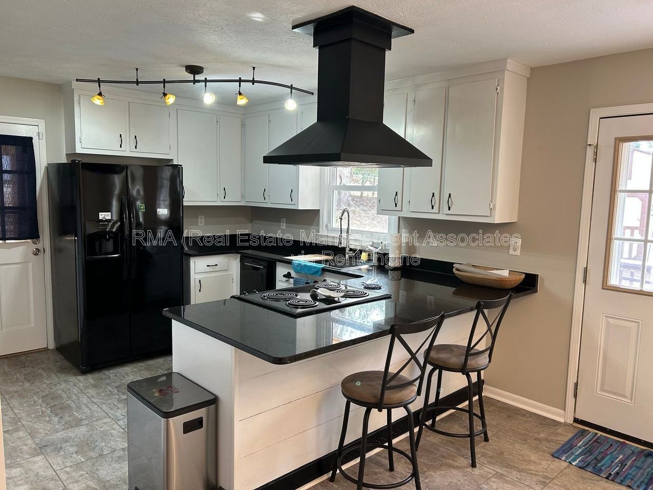 310 Gail Dr - Photo 3 of 10