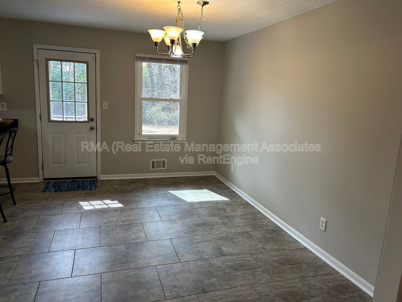 310 Gail Dr - Photo 4 of 10