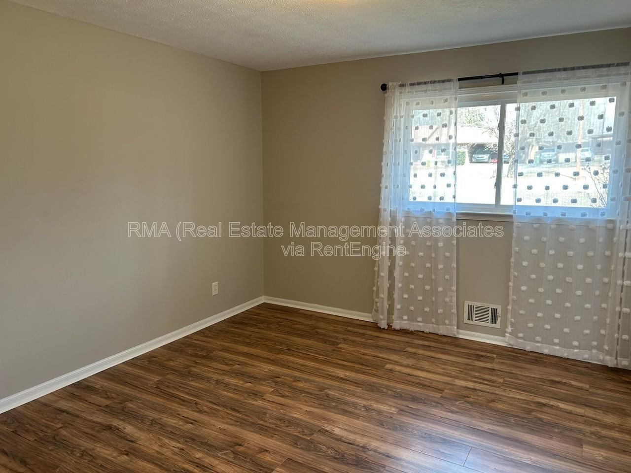 310 Gail Dr - Photo 5 of 10