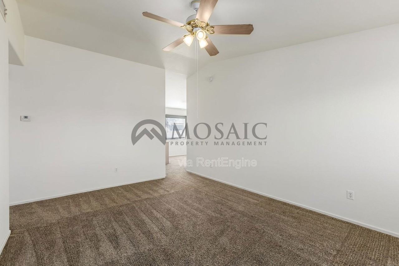 703 W Hess Ave - Photo 4 of 23