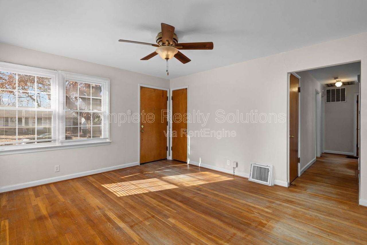 10218 Unicorn Dr - Photo 6 of 34