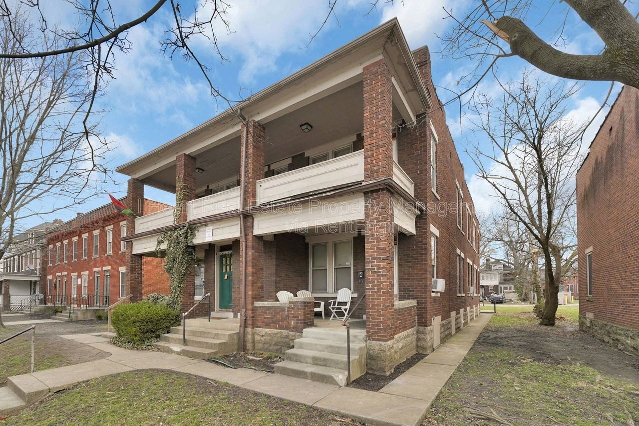 794 S 22nd St - Photo 3 of 27