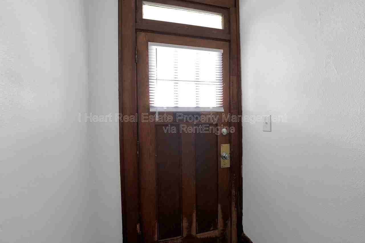 794 S 22nd St - Photo 5 of 27