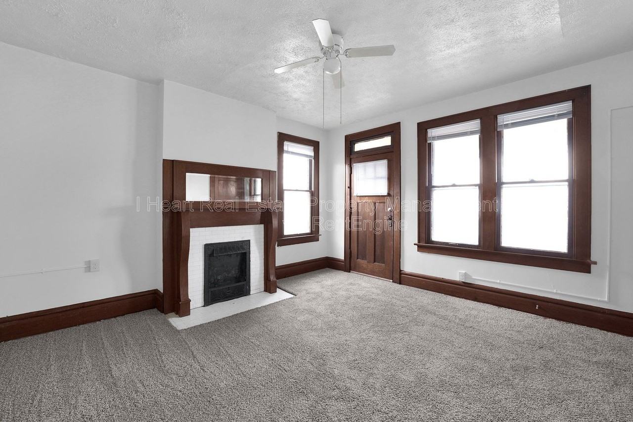 794 S 22nd St - Photo 6 of 27