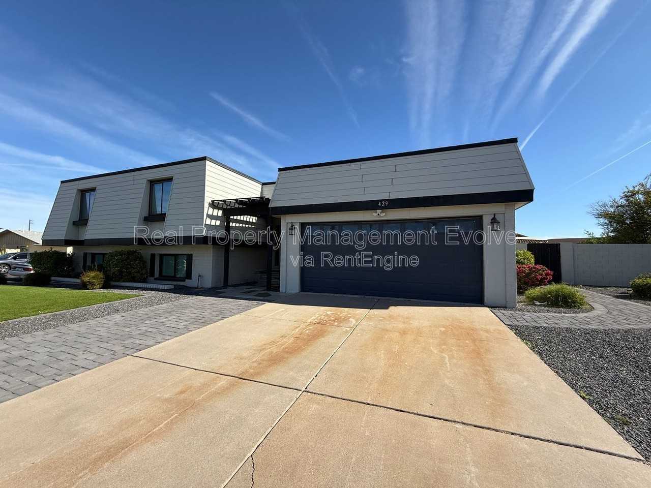 429 E Greenway Dr - Photo 3 of 43