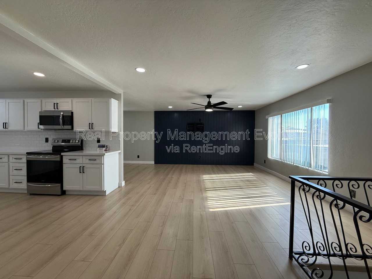 429 E Greenway Dr - Photo 5 of 43