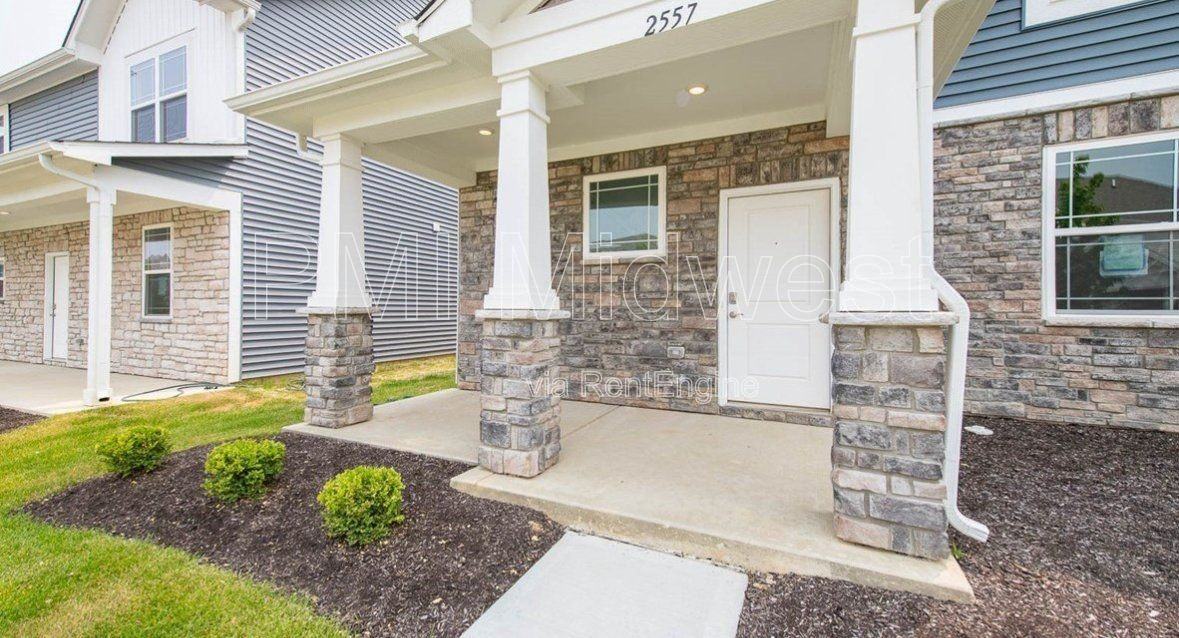 2557 Lamar Dr - Photo 2 of 42