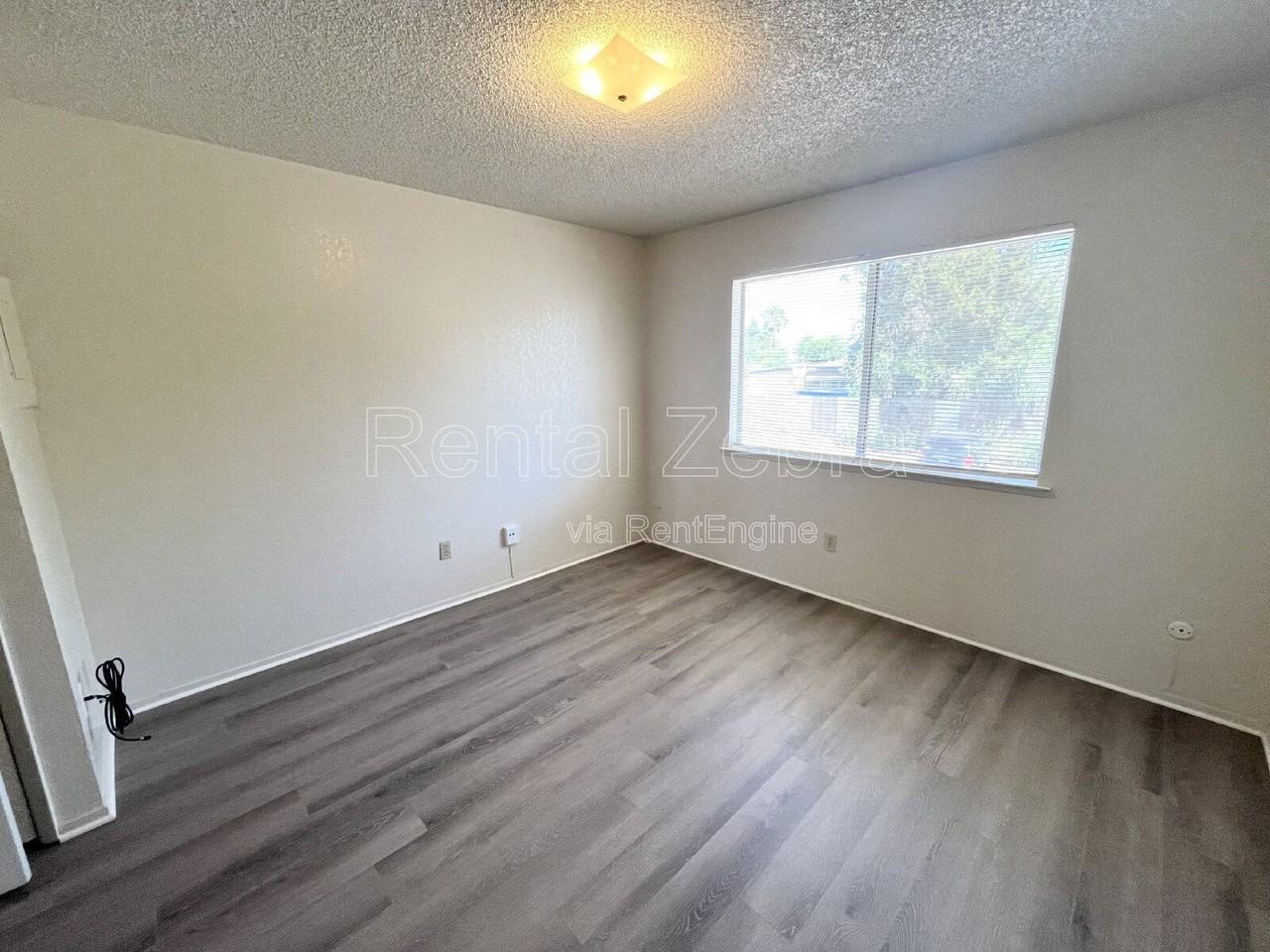 1205 Kelso St - Photo 4 of 26