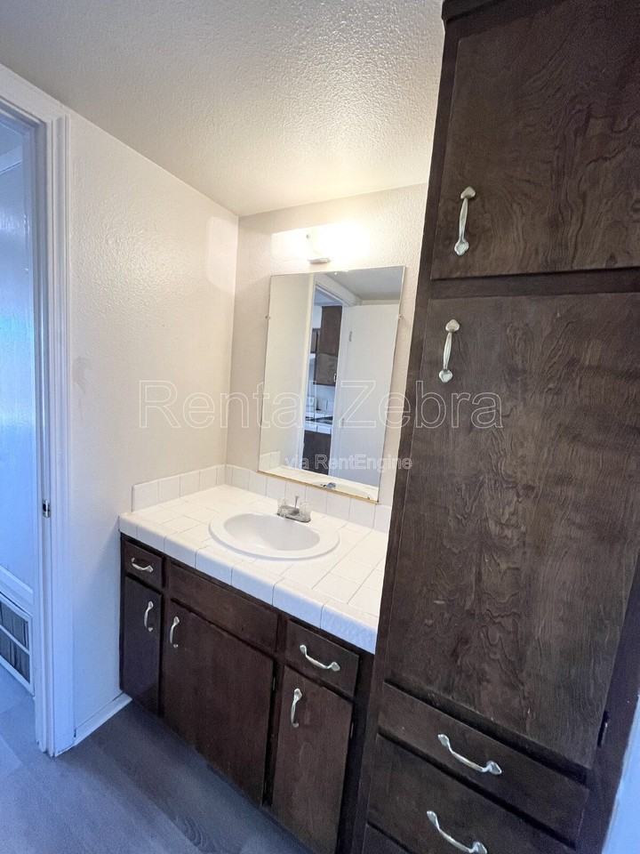 1205 Kelso St - Photo 5 of 26