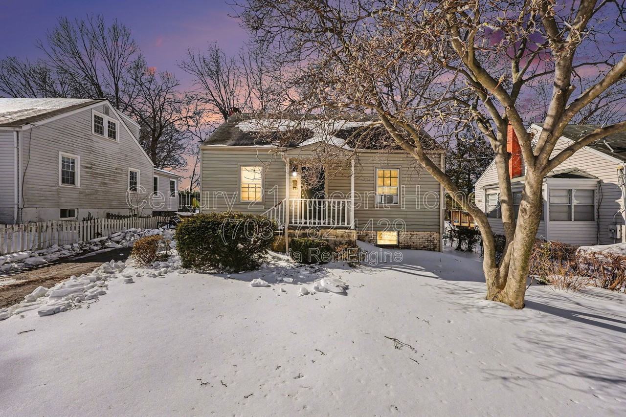 1404 S Quincy St - Photo 3 of 44