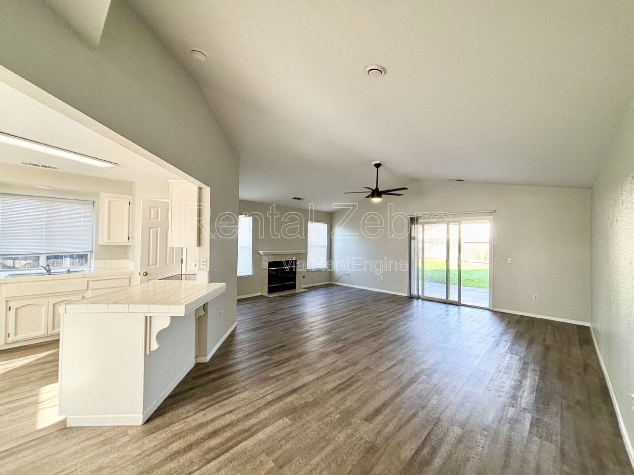 1861 Creekside Dr - Photo 2 of 23