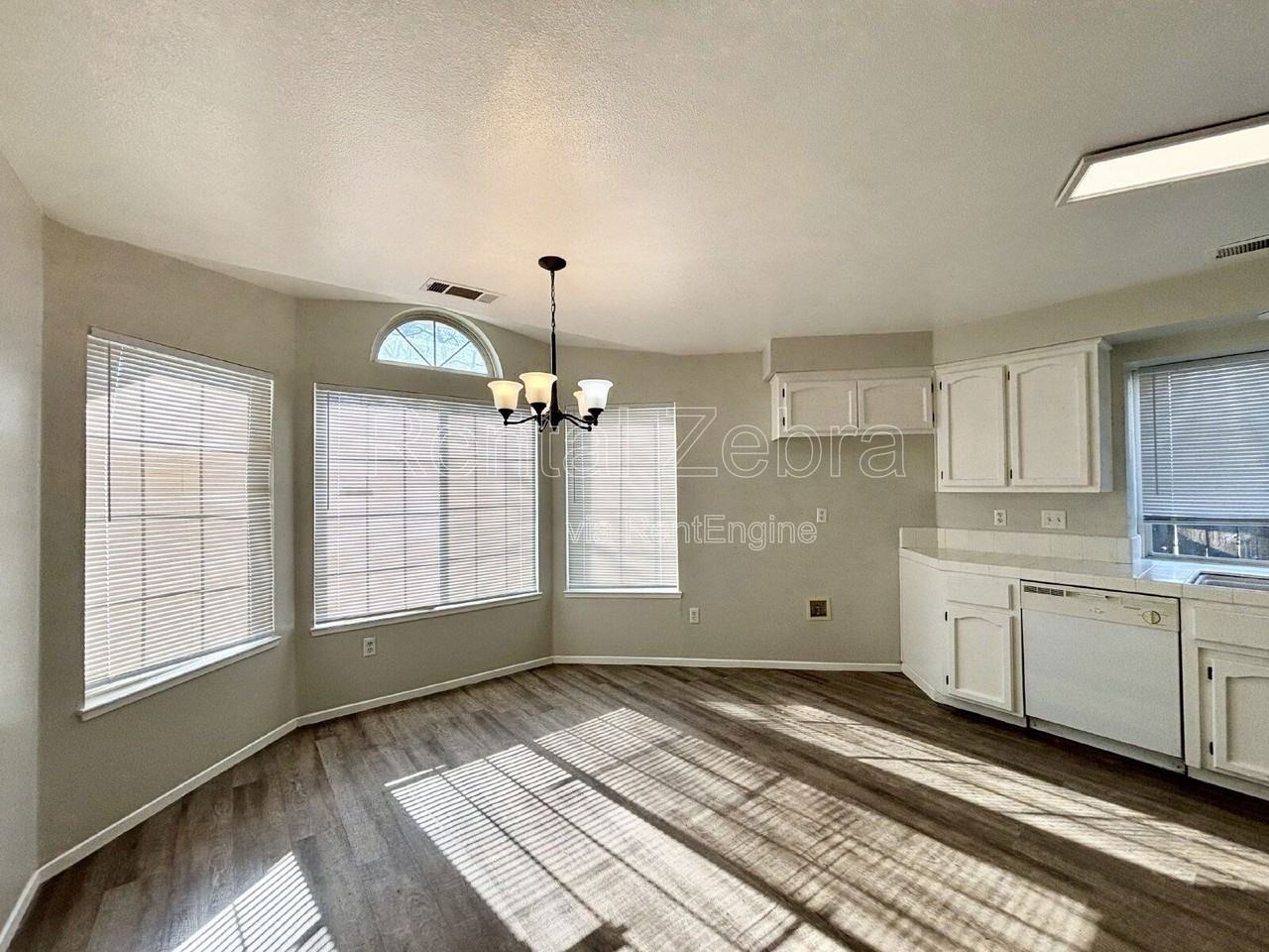 1861 Creekside Dr - Photo 3 of 23