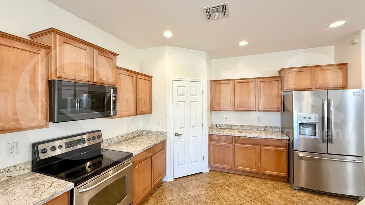 8734 S 57th Dr - Photo 3 of 25