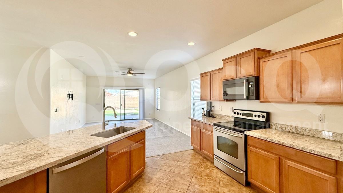 8734 S 57th Dr - Photo 4 of 25