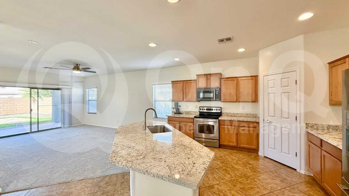 8734 S 57th Dr - Photo 5 of 25