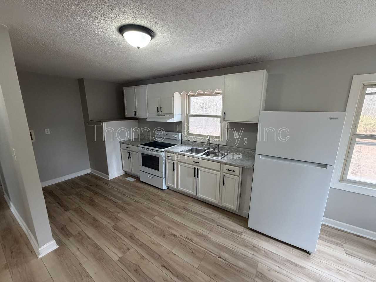 303 2nd St - Photo 4 of 13