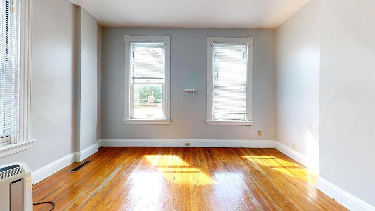 2222 Flora St - Photo 2 of 11