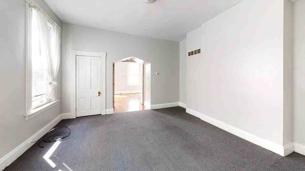 2222 Flora St - Photo 6 of 11