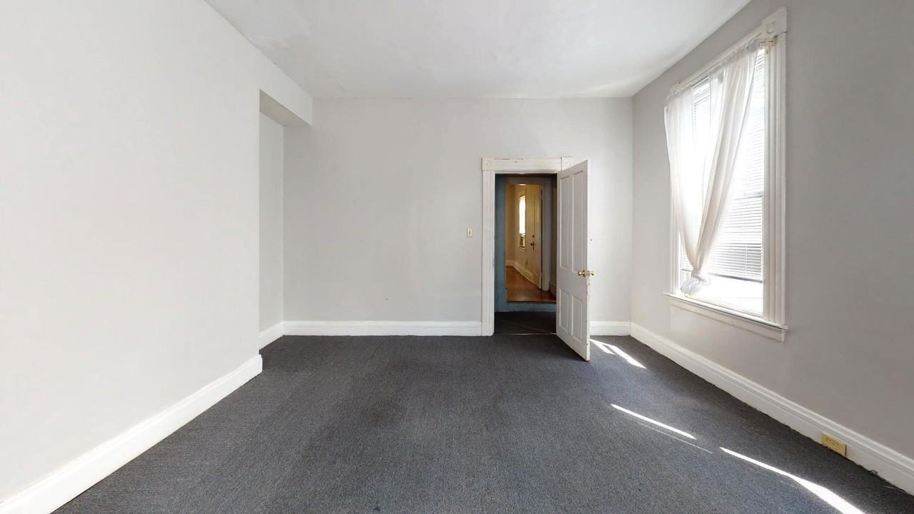 2222 Flora St - Photo 7 of 11