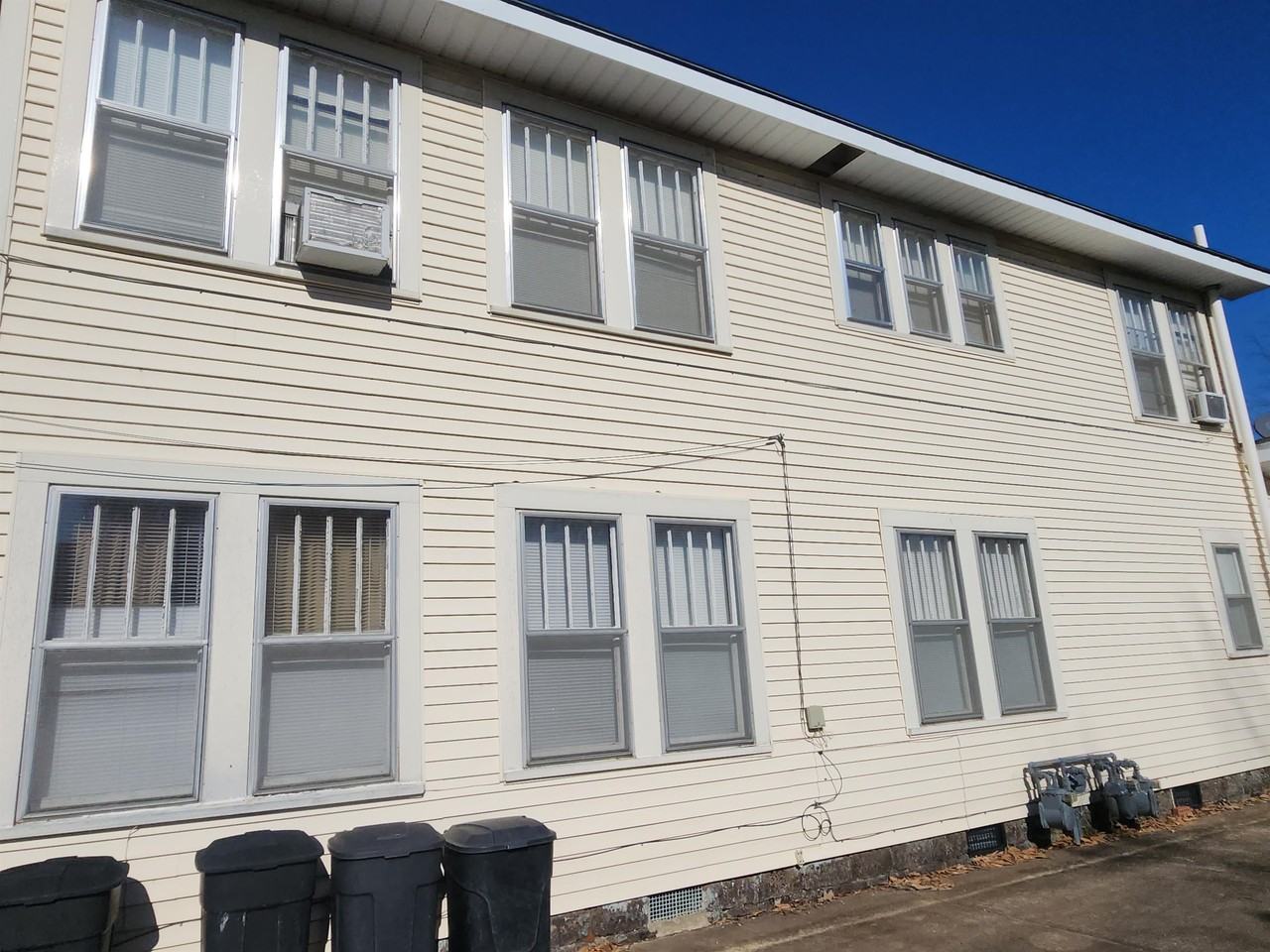 203 S Cravens St #2 - Photo 5 of 17