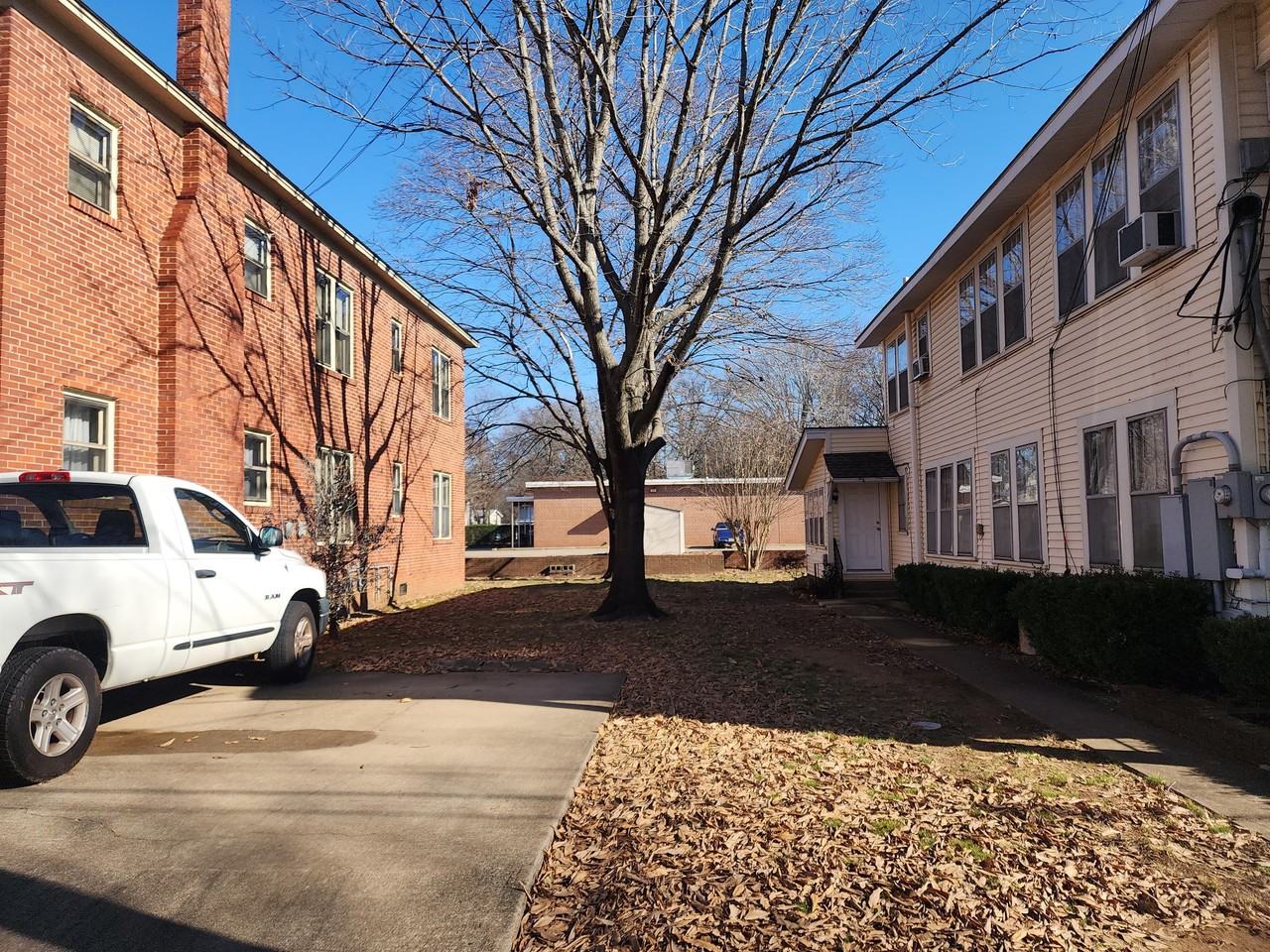 203 S Cravens St #2 - Photo 4 of 17