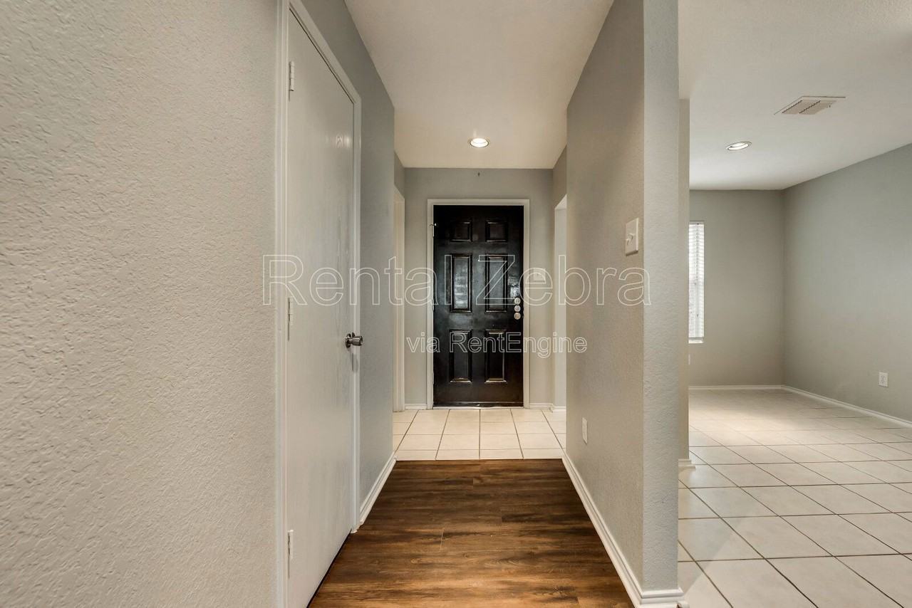 1345 Castle Ridge Rd - Photo 4 of 24