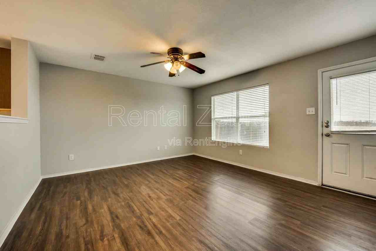 1345 Castle Ridge Rd - Photo 7 of 24