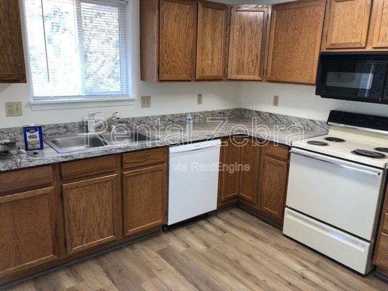 3234 Sw Salmon Ave - Photo 3 of 16