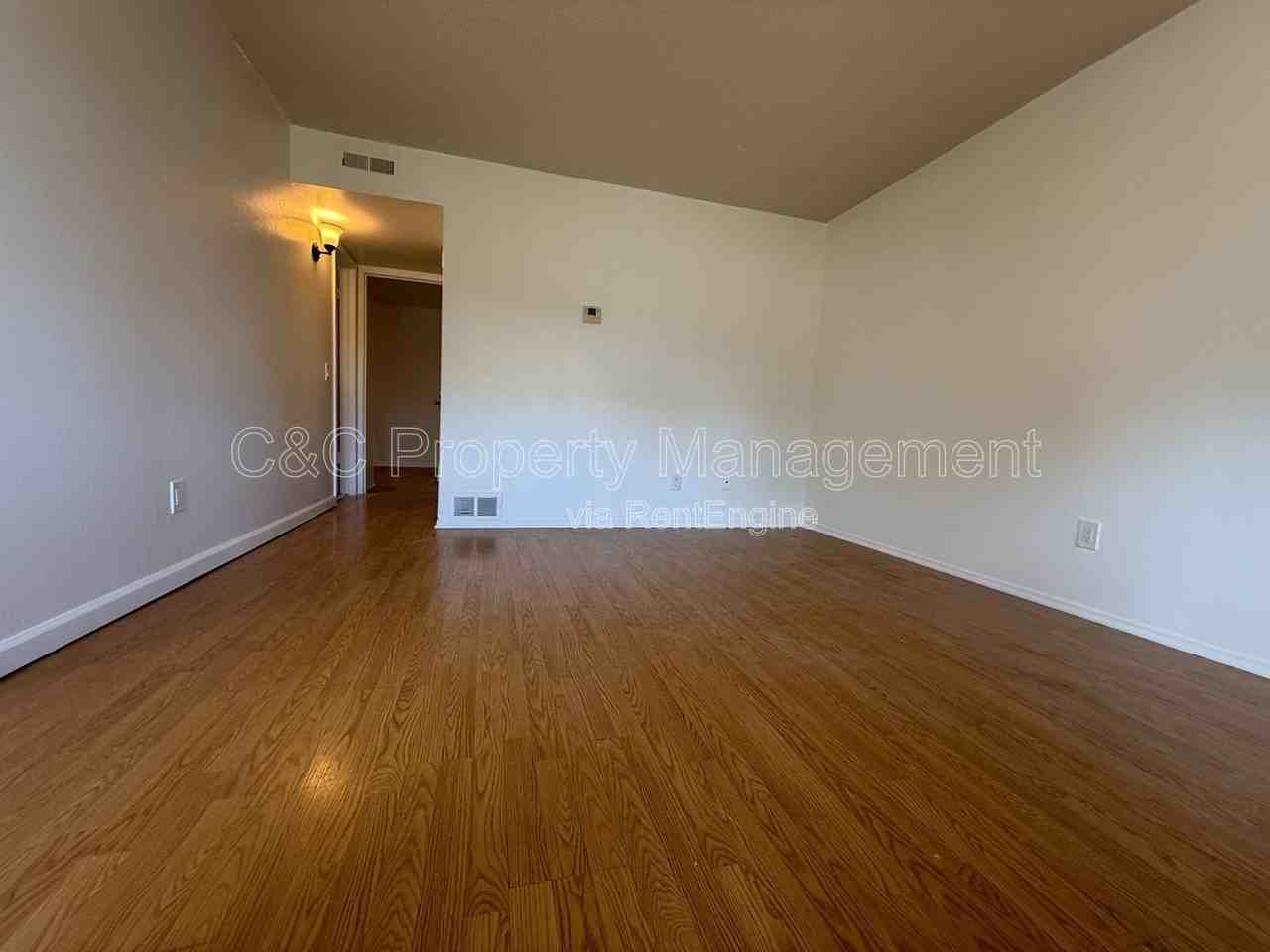 803 Hawthorne St #1 - Photo 3 of 17