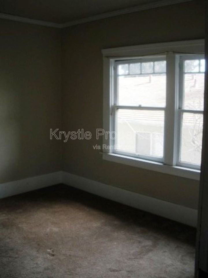 1026 Carolina St - Photo 5 of 7