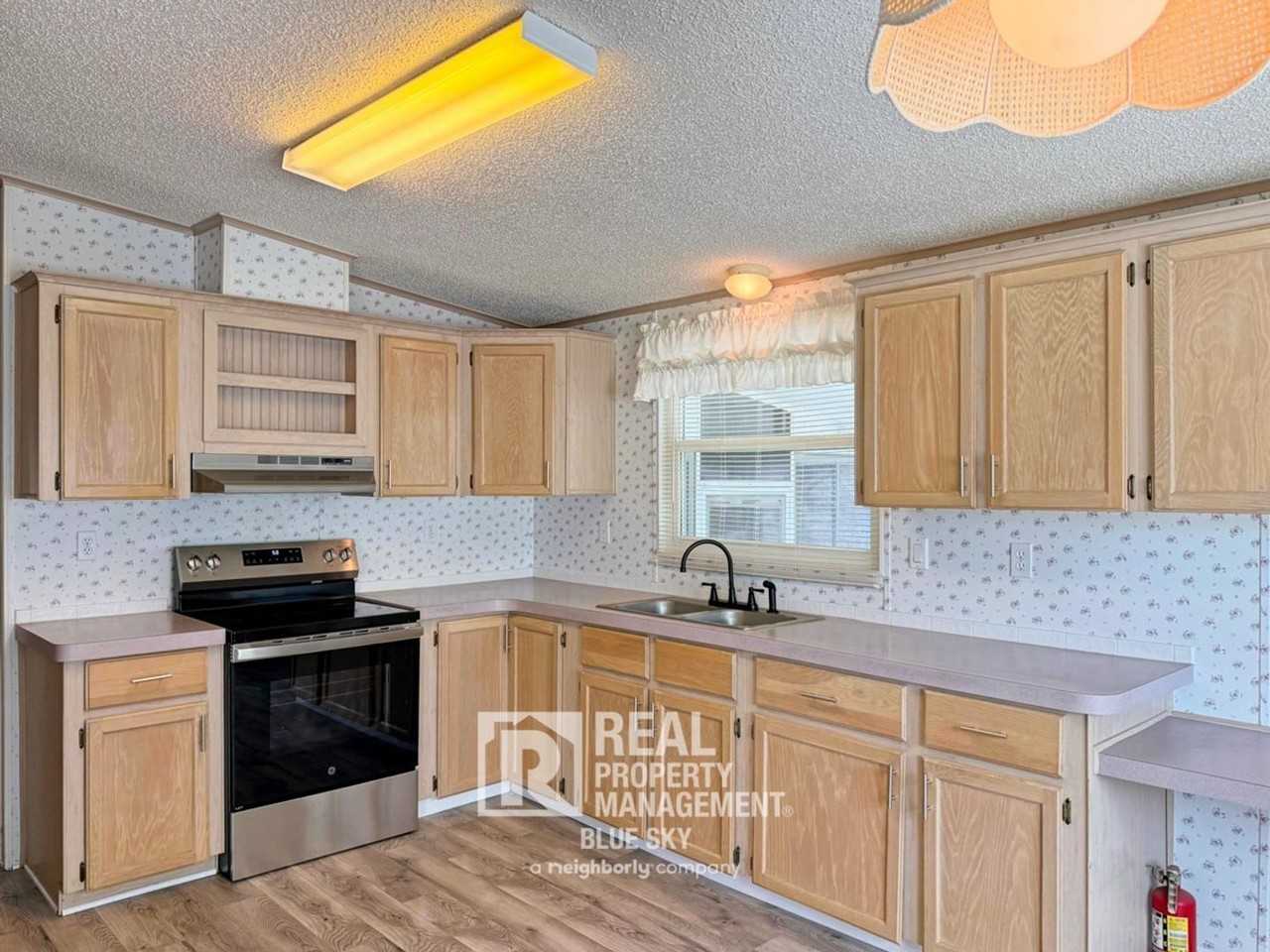 5641 Columbia Dr - Photo 2 of 22