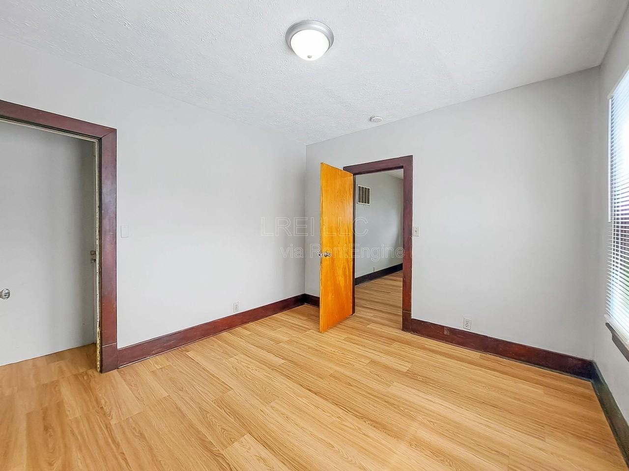 2733 Chase Ct - Photo 4 of 11