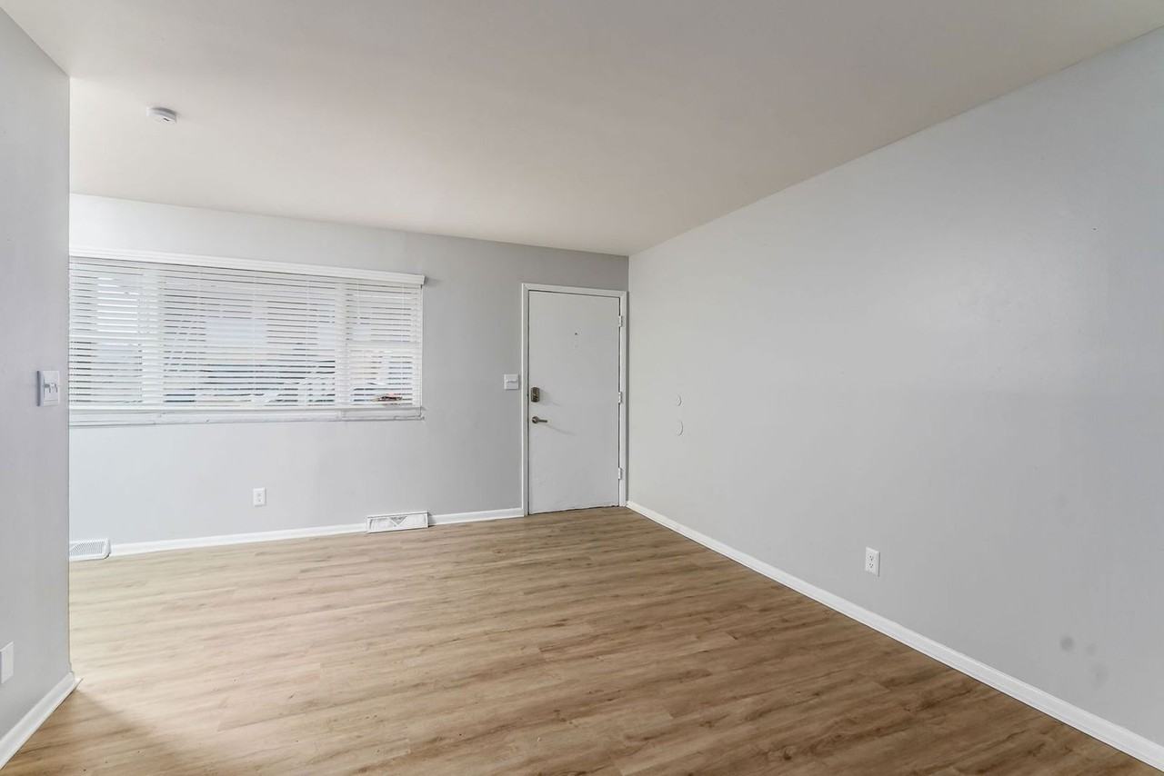 558 Riverview Dr #H - Photo 5 of 15