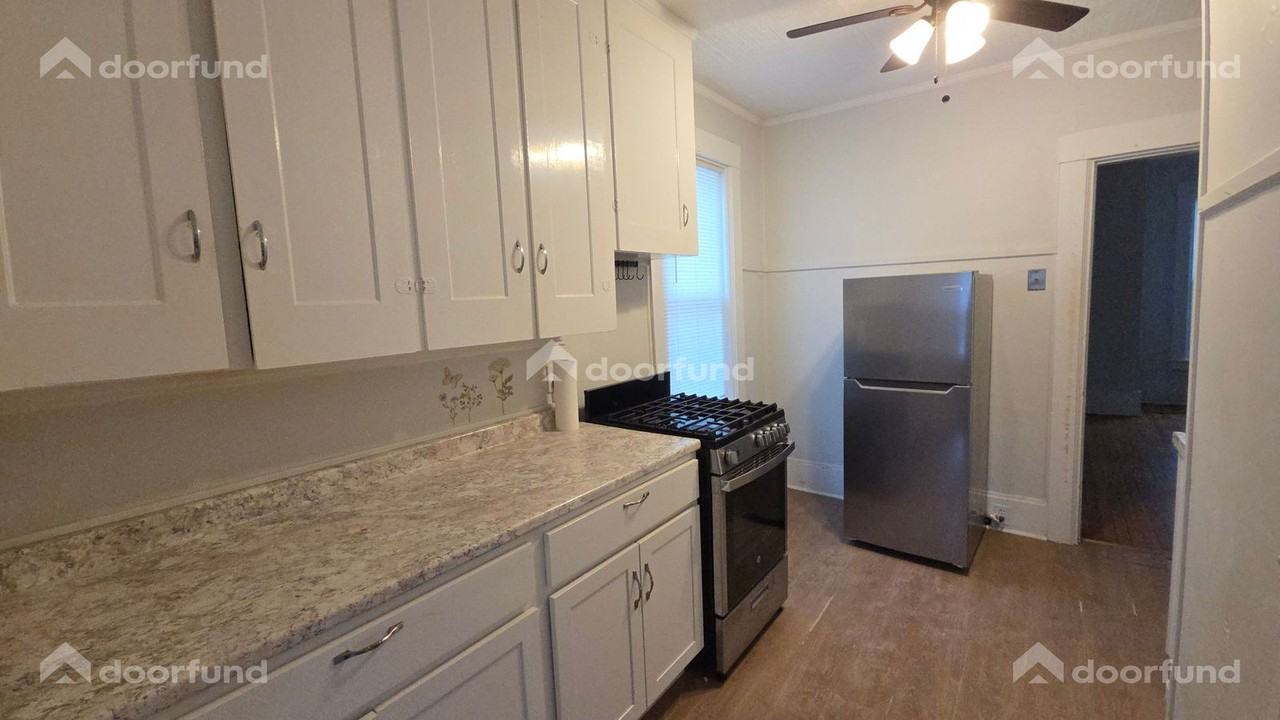 46 E Main St #2 - Photo 4 of 11