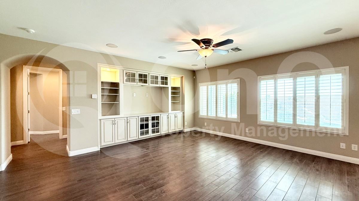 7027 W Springfield Way - Photo 5 of 25