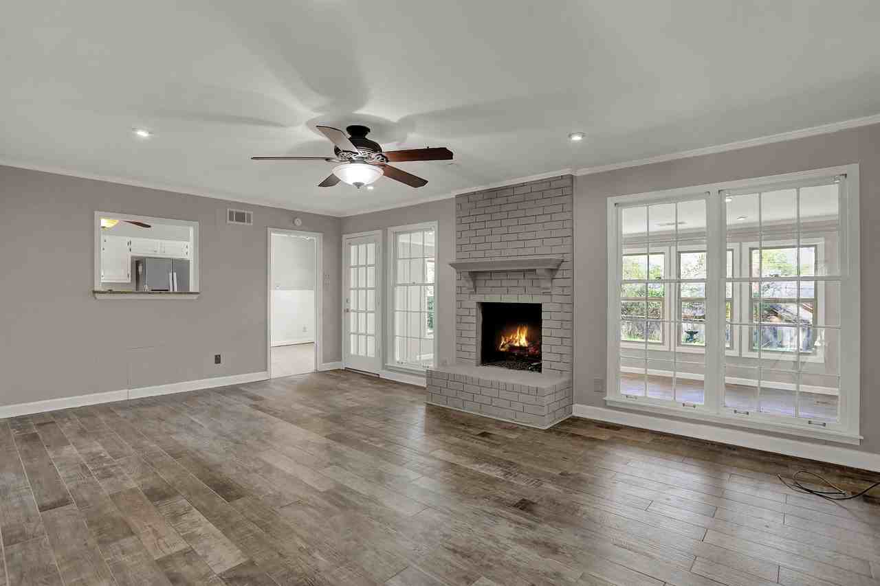 5718 Rich Rd - Photo 3 of 27