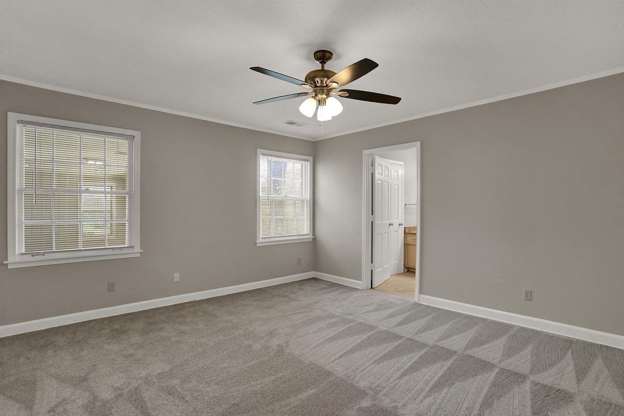 5718 Rich Rd - Photo 4 of 27