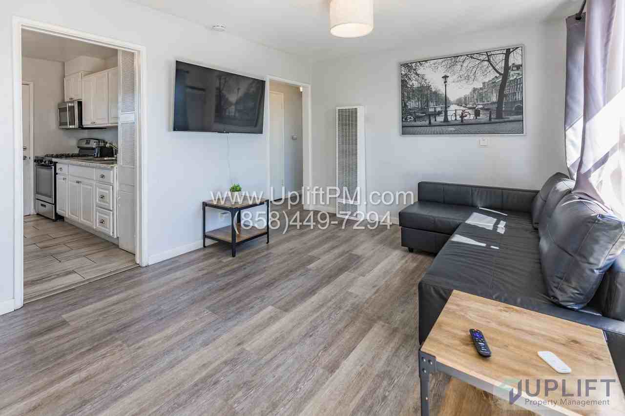 4831 Castle Ave - Photo 7 of 48