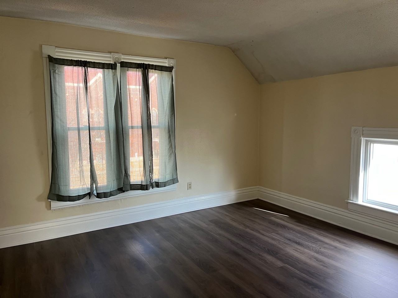 438 Locust St - Photo 6 of 14