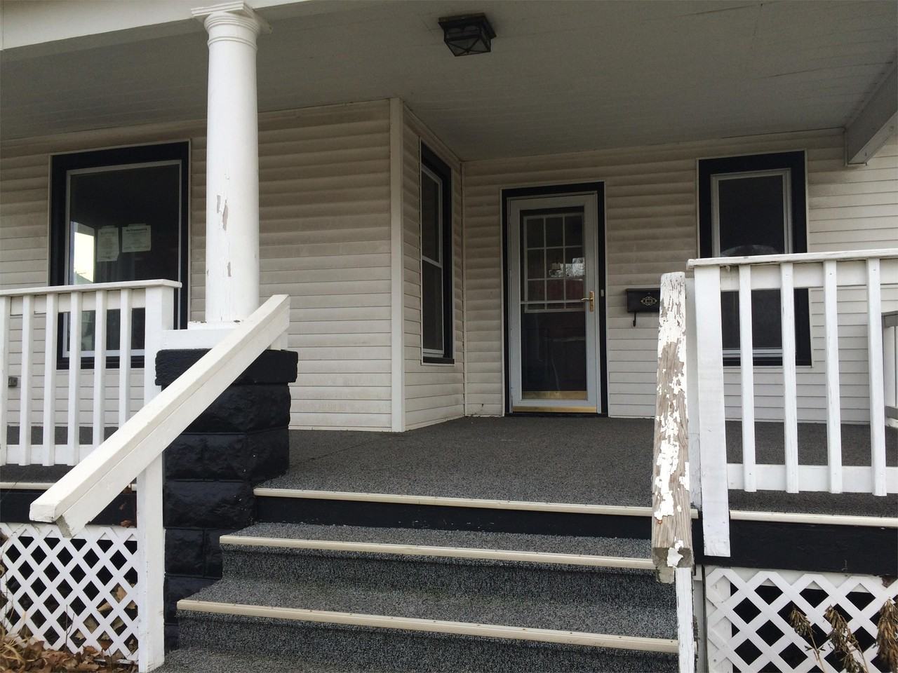 438 Locust St - Photo 6 of 14